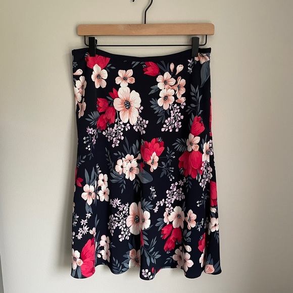 Ann Taylor Petite Navy Floral Midi Skirt Size 10 Petite NWOT - Picture 1 of 4